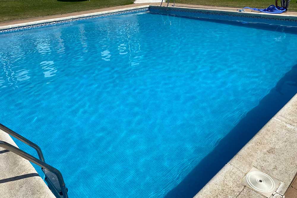 imagen limpieza y mantenimiento de piscinas en Valladolid